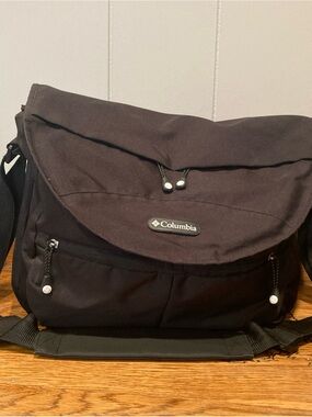 Columbia Diaper/Messenger Bag Nylon Black Neutral Padded Strap Insulated Pocket
